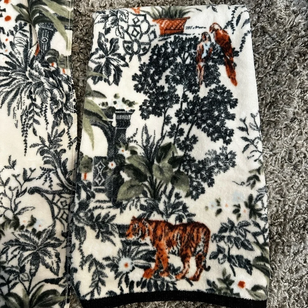 Tropical Print Towel Set with Tigers